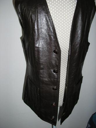 962. kožená vesta, 48