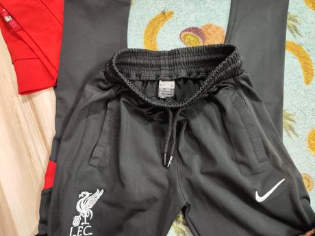 Predam novu supravu cerveno ciernu liverpool, nike,164