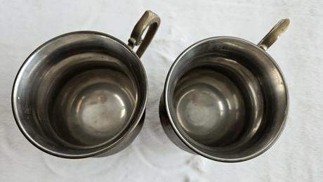 Pár zdobených mosadzných džbánov / pohárov, orient, 