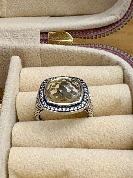 Masívny strieborný prsteň,