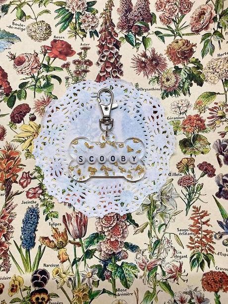 Kľúčenka s príveskom zo živice, 