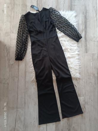 Elegantný, elastický overal, s