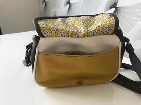 Kabelka crossbody, 
