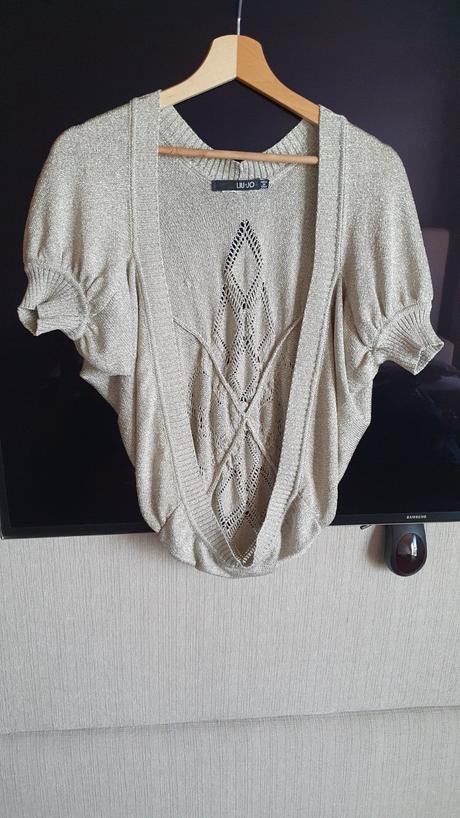 Svetrík liu jo uni, liu jo