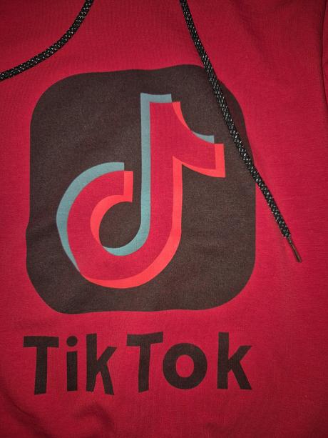 Červená mikina, 134