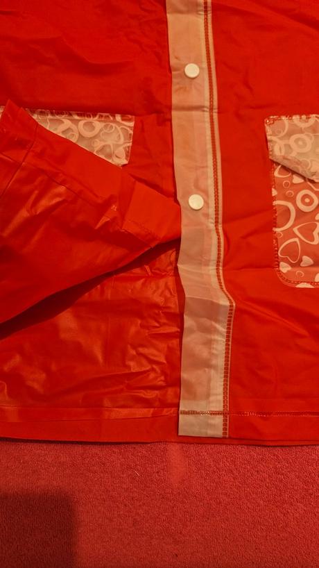 Dievčenský pršiplášť, 122