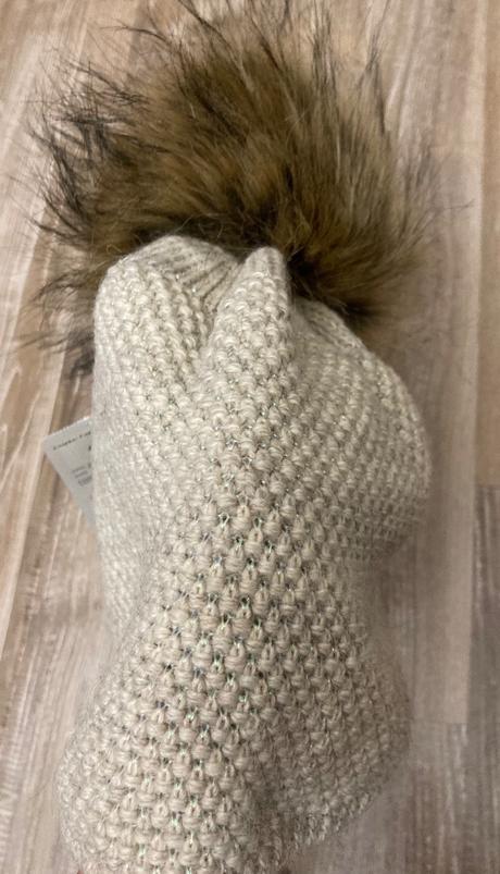 Krásna teplá nová zimná čiapka s krásnym brmbolcom, 
