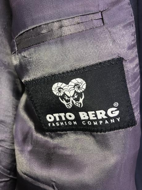 Pánsky čierny oblek, 58