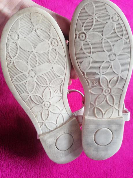 Trblietavé sandálky, 33