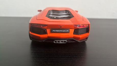 Lamborghini aventador 1/18 welly nex,