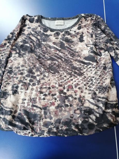 Krásna znackova  bluzka, 38