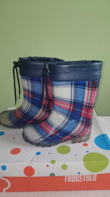 Veľmi málo nosené gumáky, vo výbornom stave, 27