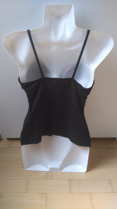 Zaujímavý čierny top , s