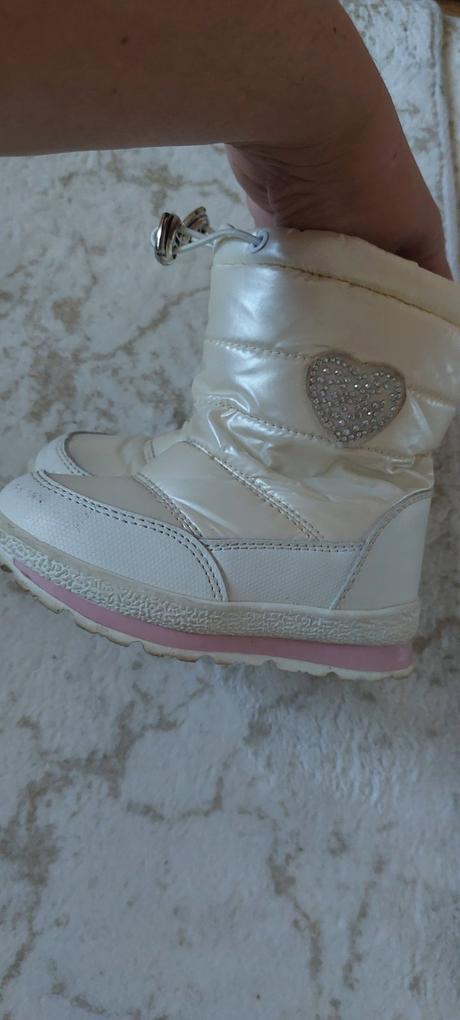 Krásne perletove zimné snehulky, 26