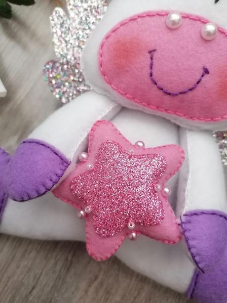 Rucne šitý jednorožec, 