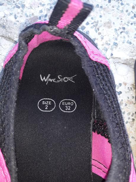 Topánky do vody, 32