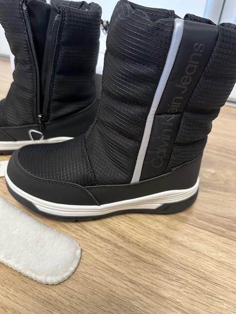 Snehule calvin klein, 32