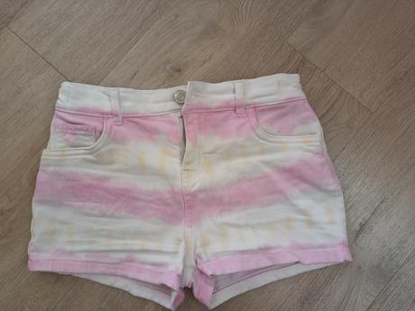Šortky, f&f,134