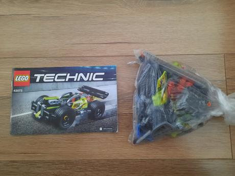 Lego technic- závodné auto, 