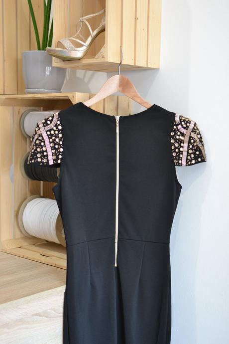 Čierne šaty s ozdobnými rukávmi m, m