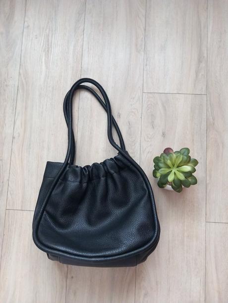 30-dámska kabelka čierna, mohito