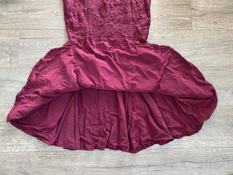 Kvalitne spolocenske saty zn. threadz, 38 / m