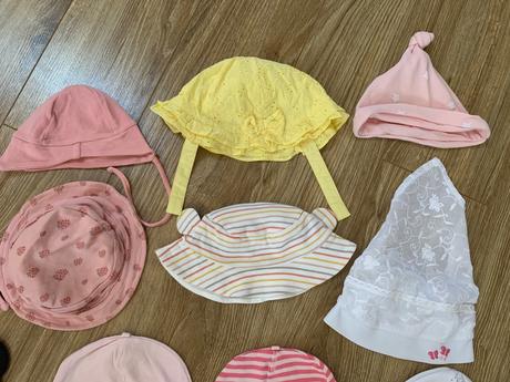 Čiapky + podbradníky 62-64, 62