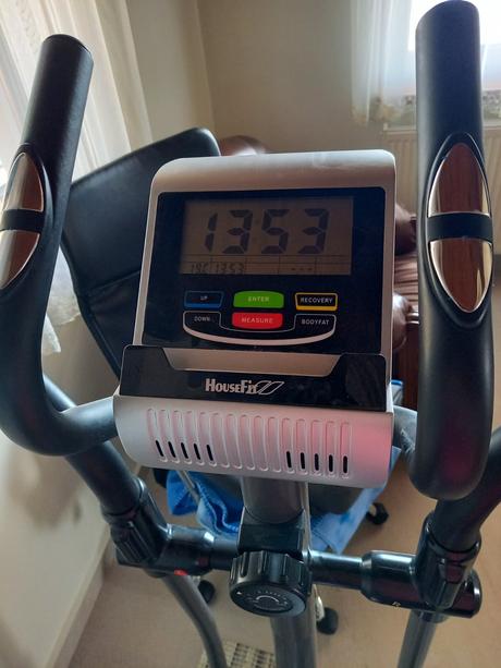 Eliptický trenažér housefit motio 30, 