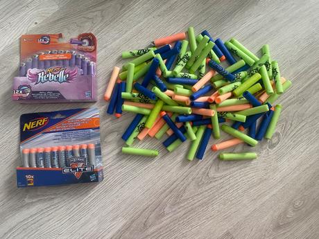 Nerf pištole + náboje, 