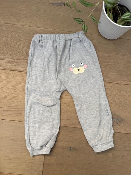 Mäkké teplaky, 92