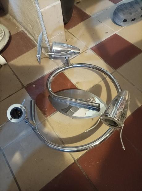 Stropné lampy už aj s poštou, 