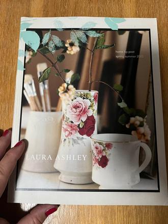 Zberateľský retro katalóg laura ashley,