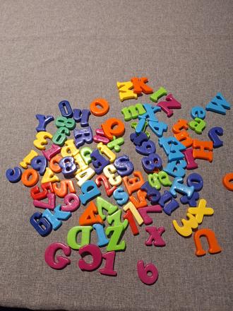 Plastové písmená a čísla,