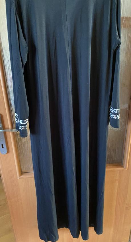 Dlhé čierne šaty pre moletku s aplikáciou v. xxxl, xxxl