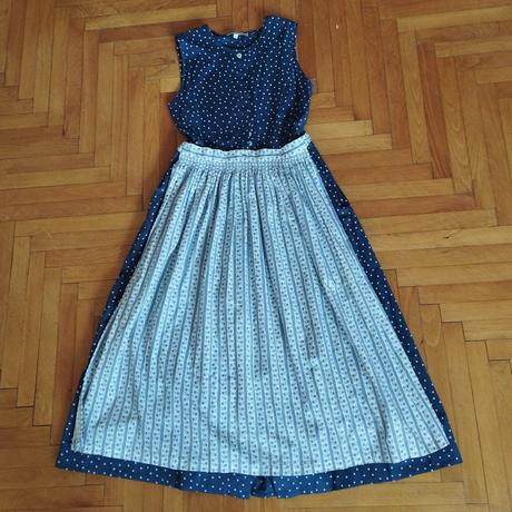 Šaty so zásterkou, 152