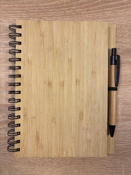 Zápisník s perom, 