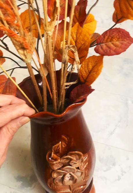 Vysoká plastická zaujímavá váza, 