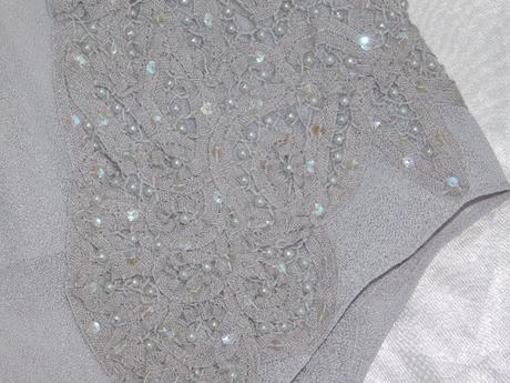 Velmi pekne kvalitne saty, 40