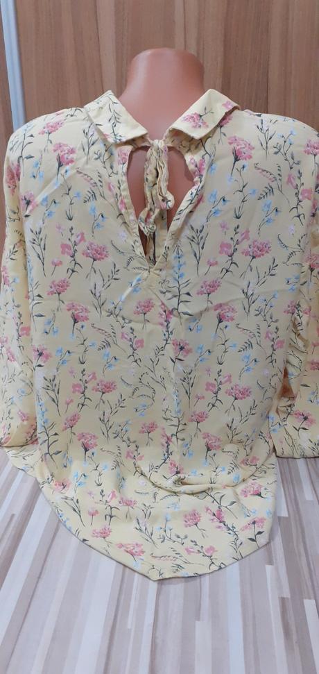 Kvetinová blúzka, 40