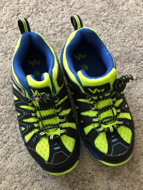 Turistické tenisky, 28