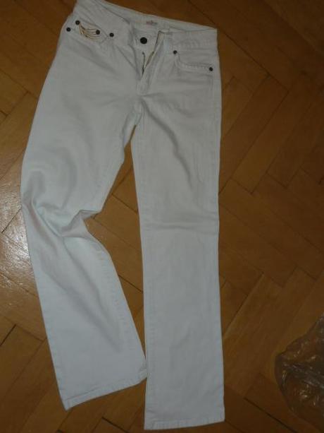 Strečové biele rifle, 36