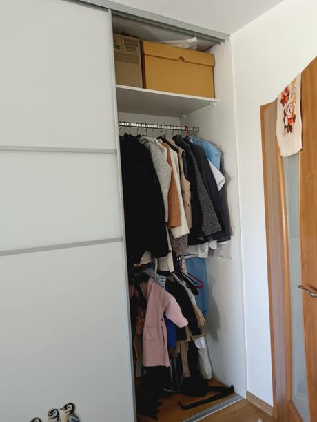 Vstavaná šatníková skriňa,