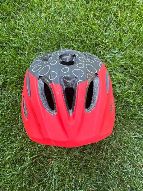 Cyklistická prilba, s