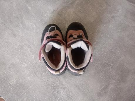 Trekove celoročne topanky, 25