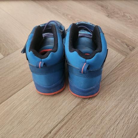 Turisticke topanky crossroad, 34