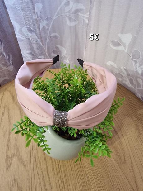 Čelenka saténová, 