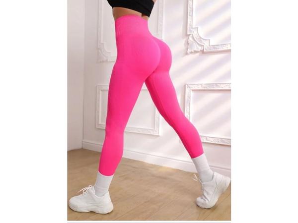 Kde kúpiť lesklé tvarovacie legíny na zadok?