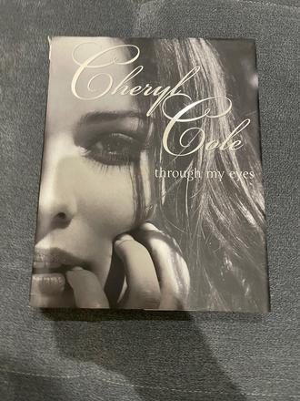 Cheryl cole kniha through my eyes,
