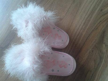 Chlpate papucky, disney,25