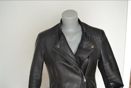 Štýlová dámska bunda čiernej farby s prešívaním, 38